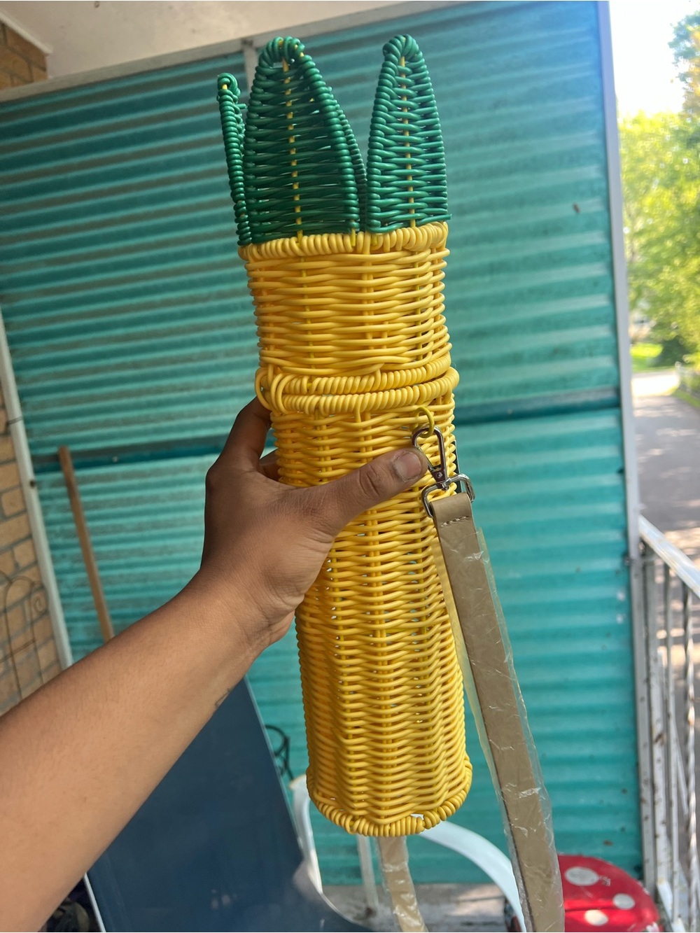 NWT Handwoven Yellow and Green Pineapple Wicker Bottle Carrier